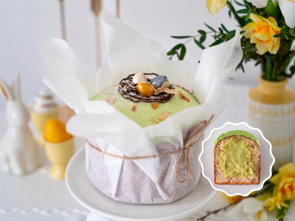 Большой кулич с клюквой, изюмом и фисташковым кремом