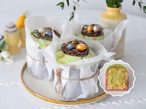 Куличи с клюквой, изюмом и фисташковым кремом