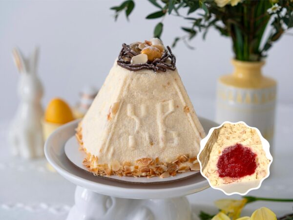 Творожная Пасха с клубничной начинкой и миндальными лепестками