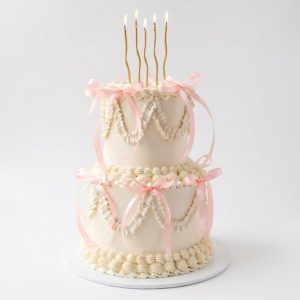 Двухэтажный свадебный торт в стиле Ламбет