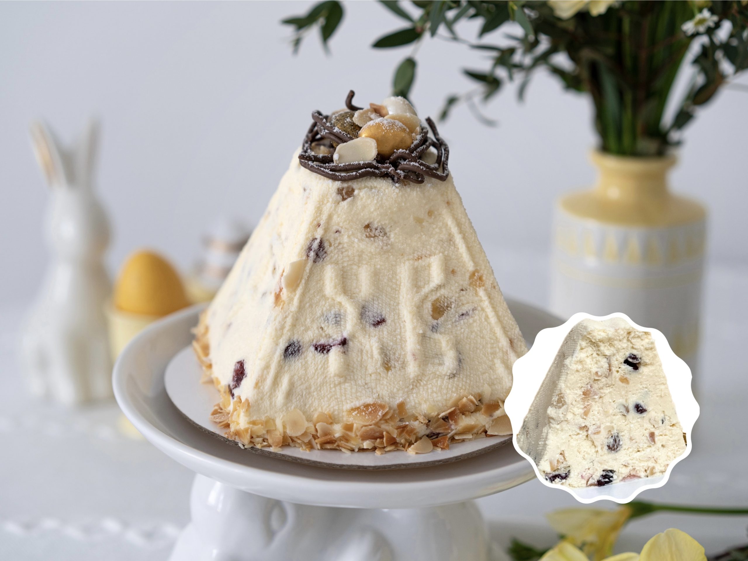 Творожная Пасха с клюквой, изюмом и миндалём