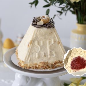 Творожная Пасха с клубничной начинкой и миндальными лепестками