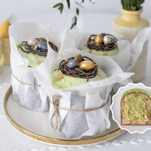 Куличи с клюквой, изюмом и фисташковым кремом