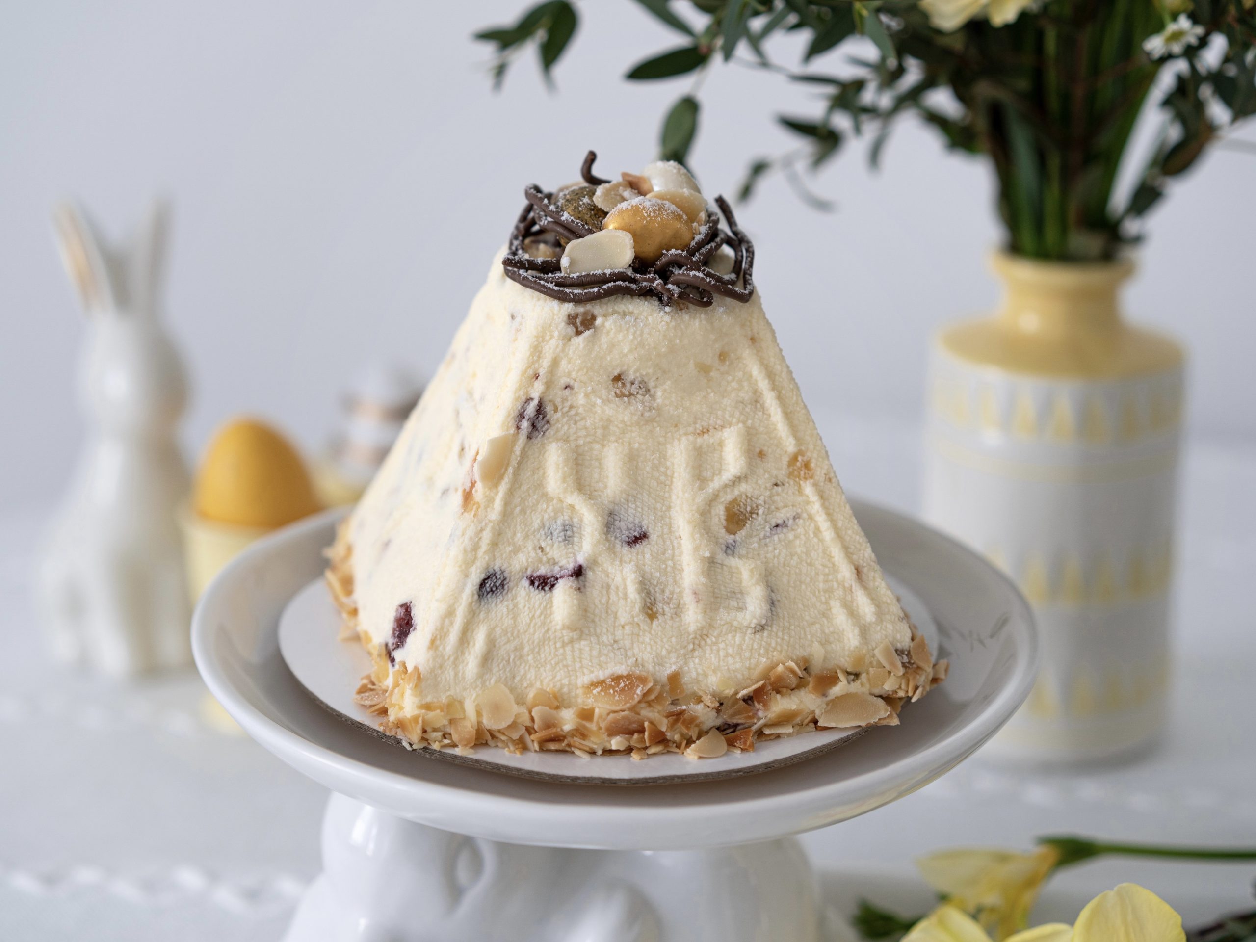 Творожная Пасха с клюквой, изюмом и миндалём — изображение 2